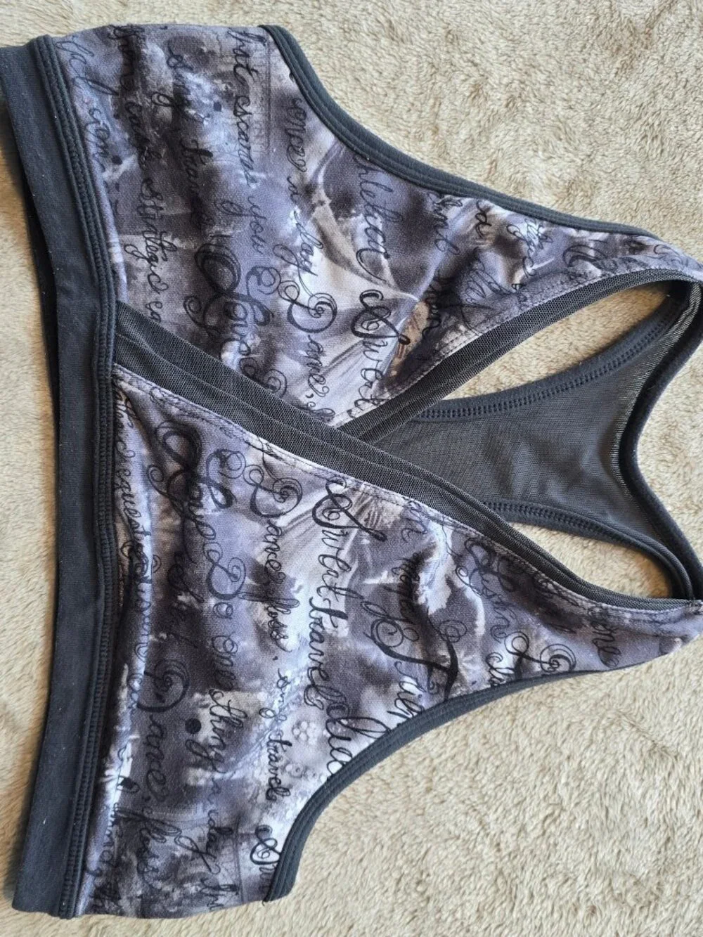 Lululemon criss cross bra size 8 - Picture 2 of 5